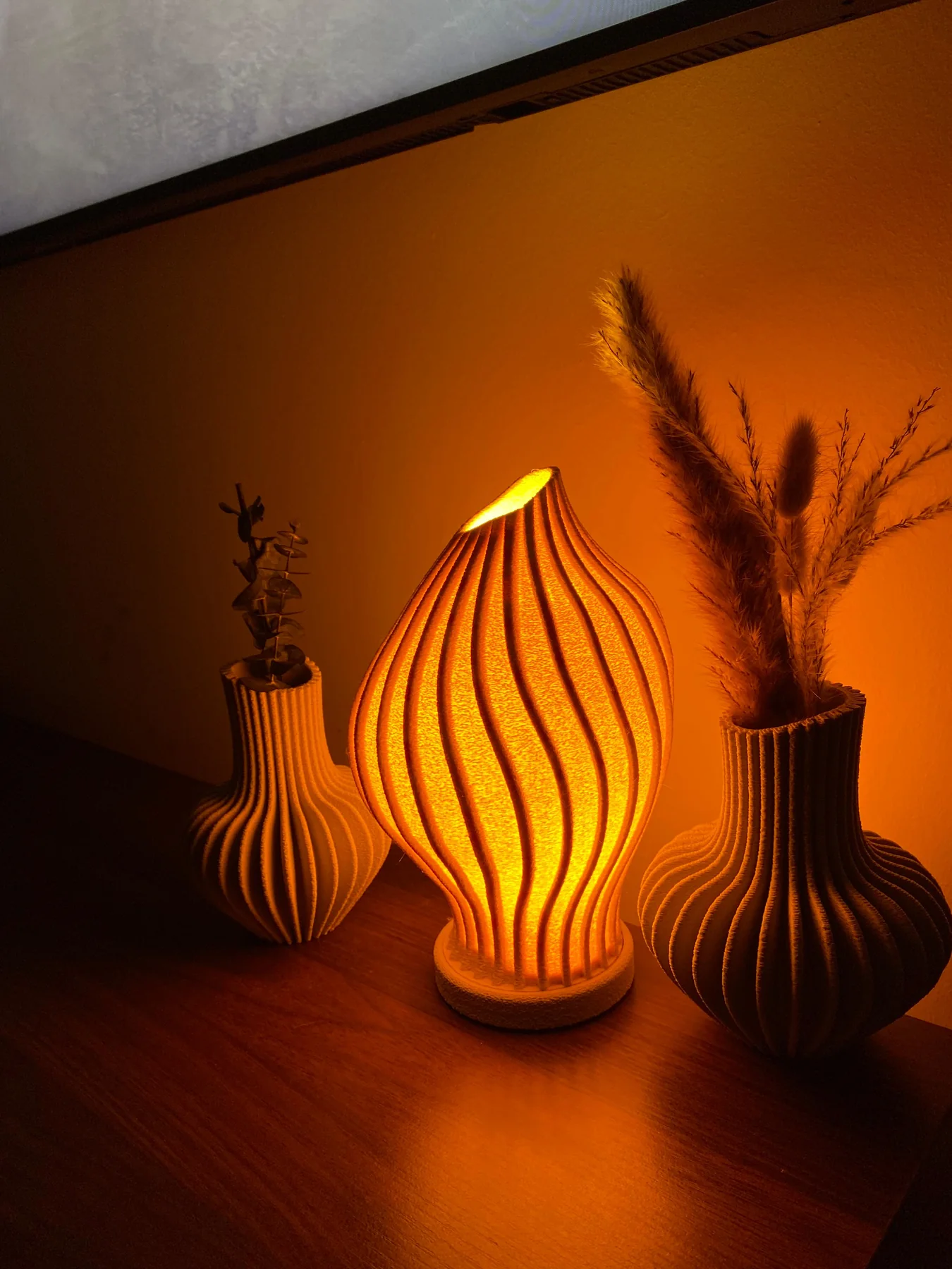 VLIV Luma lamp in a warm still life scene
